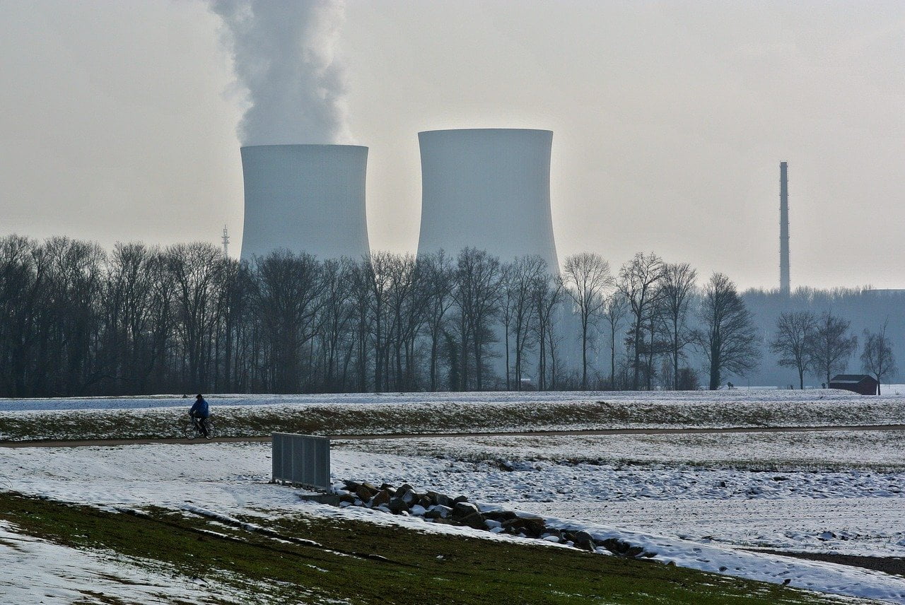Nuclear Power Plant Image by Markus Distelrath from Pixabay